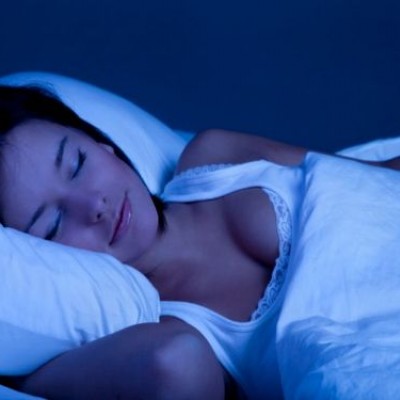 Во время сна в темноте вырабатывается высокий уровень мелатонина